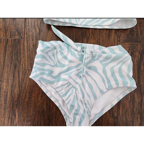 Bikini - Picture 6 of 6